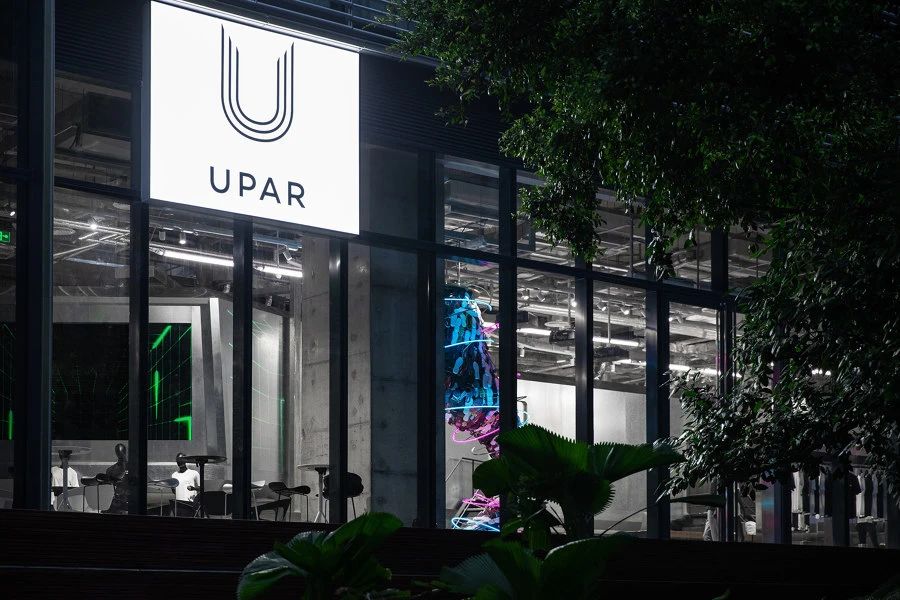 灯光案例,上海UPAR跑步运动鞋旗舰店-店面空间设计运用灯光分享,展厅