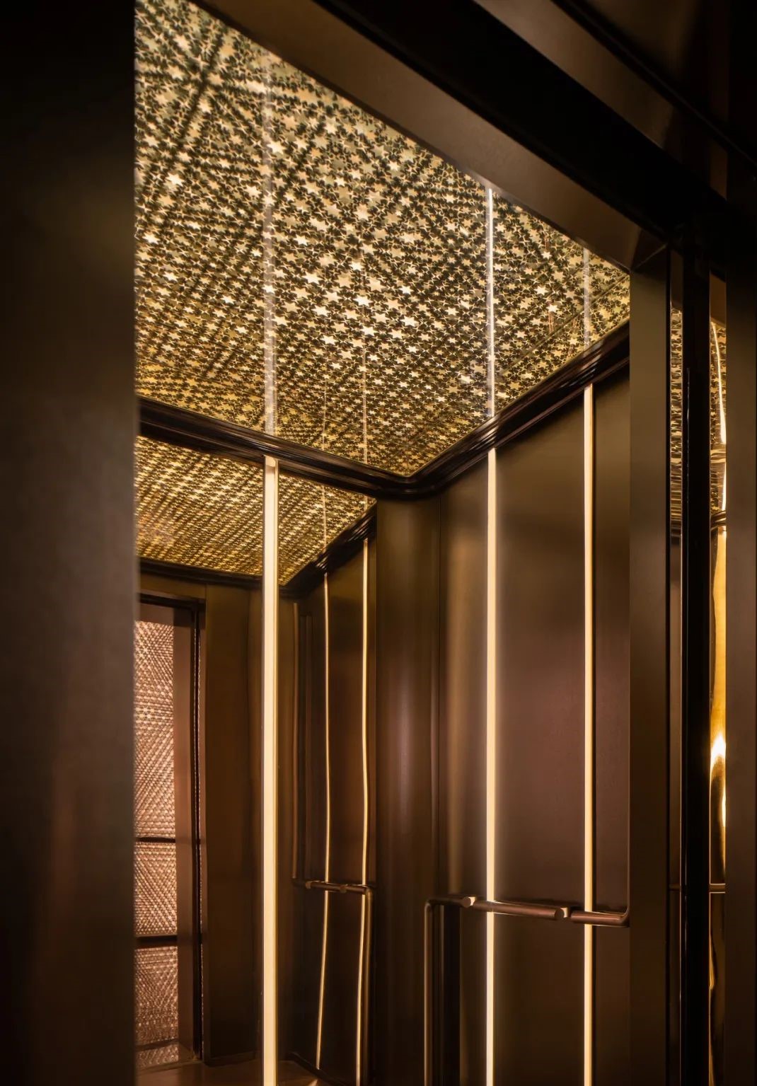 线性灯,造型灯,上海陆家嘴桔子水晶酒店灯光设计